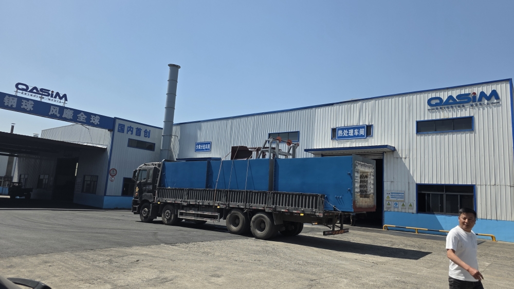 What are the main applications of grinding media balls in the cement industry?